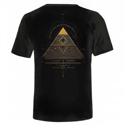 Camiseta Pirámide – Diseño en la espalda