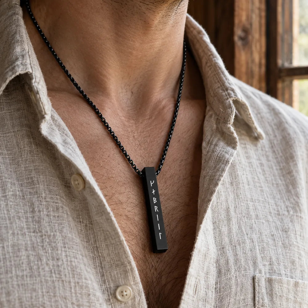 Collar de Barra con Runas Vikingas Grabado – 2